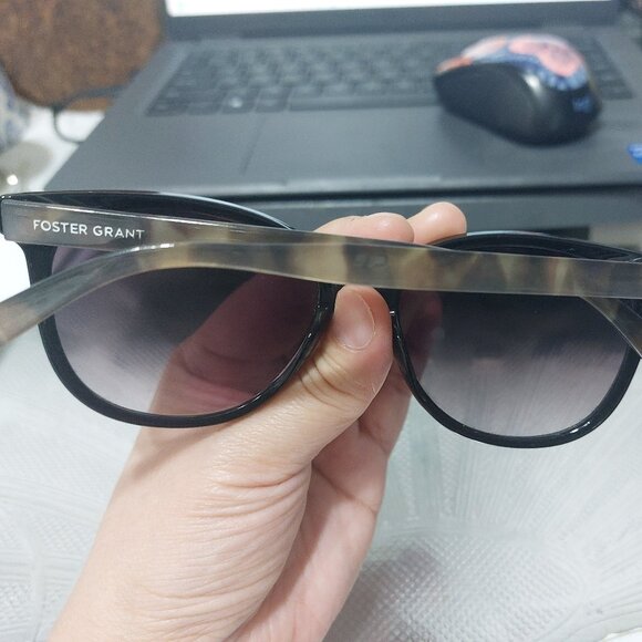 Simple Foster Grant Sunglasses DG0824 FGL Black Summer Must Have Shades - Picture 11 of 11